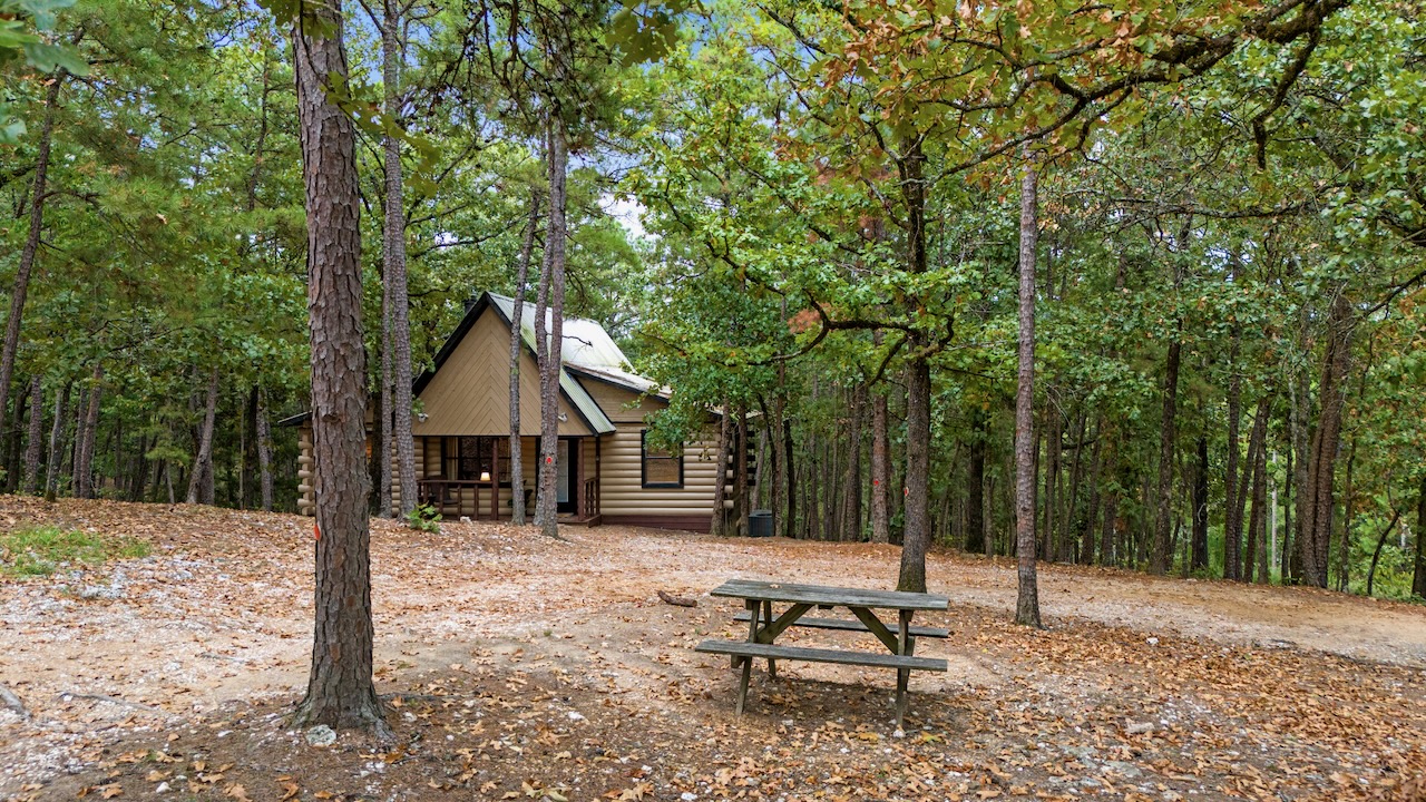 Arrowhead Cabin exterior in the woods